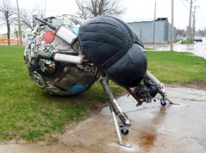 Students-Collaborate-to-Create-Giant-Kinetic-Dung-Beetle-from-Scrap-Metal-and-Salvaged-Tires-in-Iowa